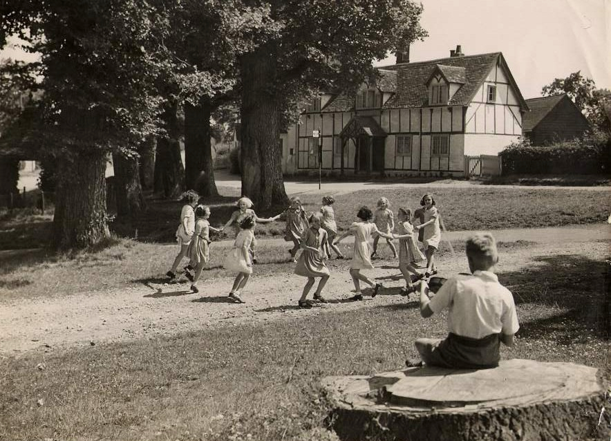 The Untold Stories of Chenies’ Residents