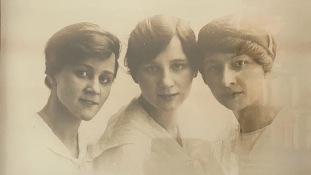 The 3 Graces, Grace (Daisy) (left) Ruby and Dorothy Fursdon (right)