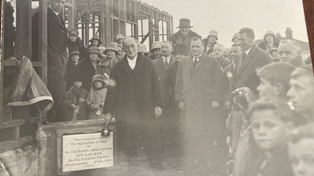 Rev Leonard Fursdon (middle) - New Zealand