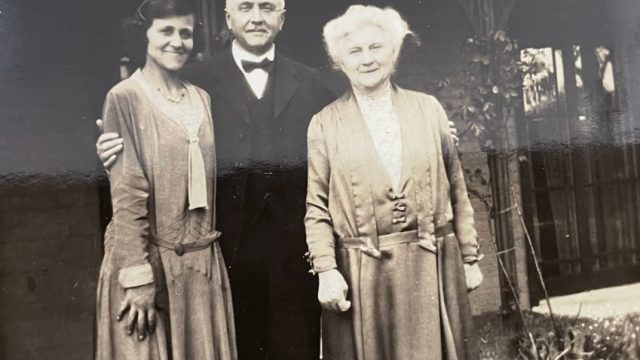Grace (Daisy) Fursdon, Rev Robert Fursdon, Mrs Elizabeth Fursdon outside The Manse (Rose Cottage)
